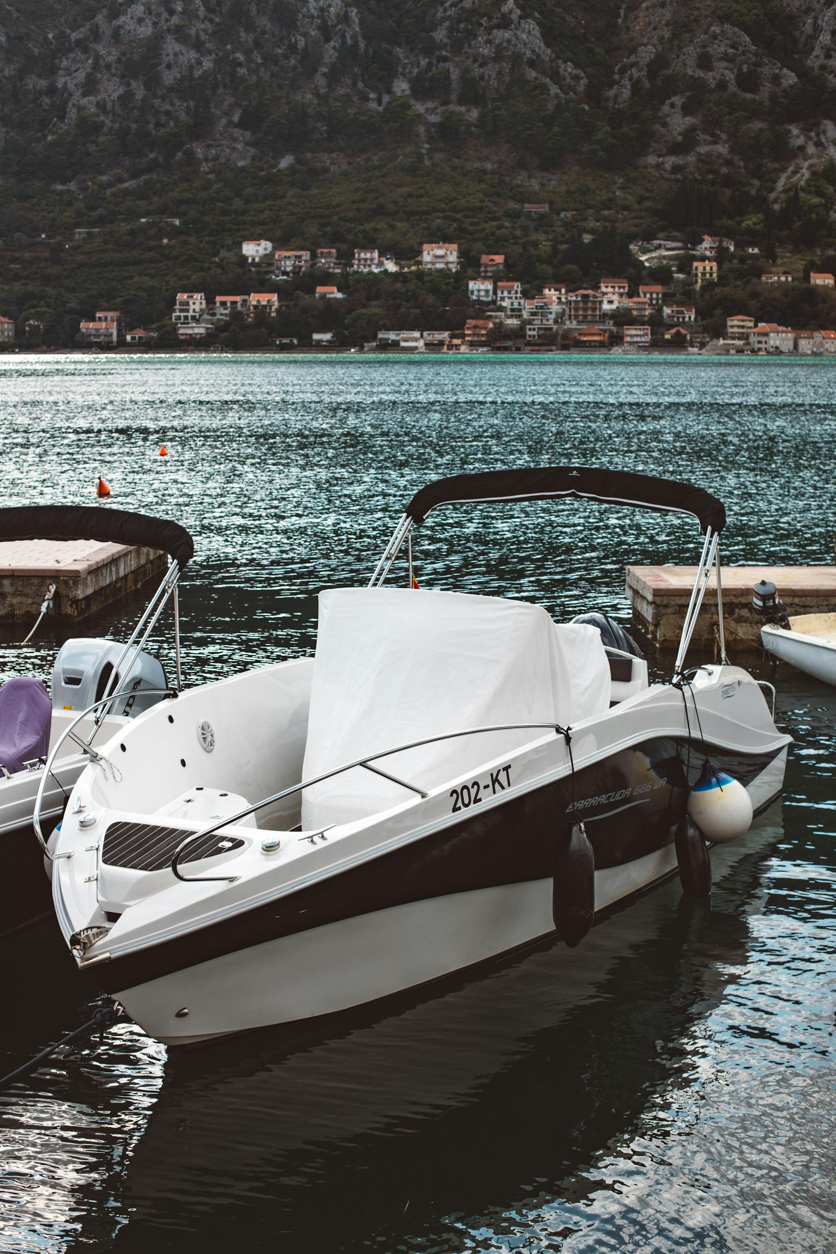 How much does a full boat detail cost for a 25 foot boat?